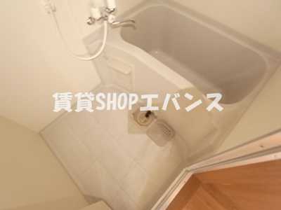 【浴室】 | コームズシブヤ | コンパクトで使いやすいお風呂です