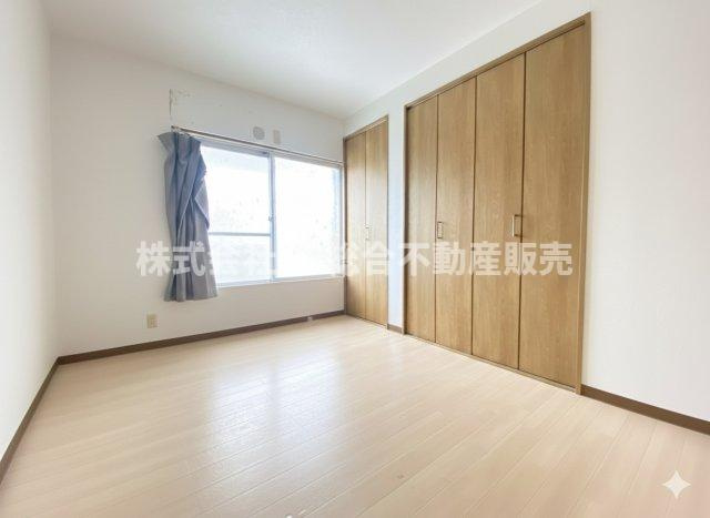 花園東町3丁目中古戸建の洋室|洋室クローゼットのリフォーム歴がございます！