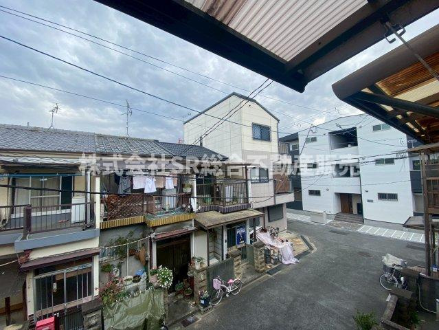 花園東町3丁目中古戸建の前面道路含む現地写真|閑静な住宅地です。