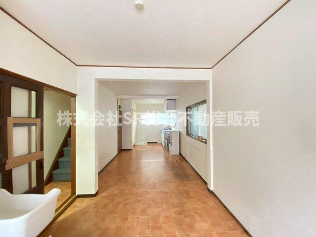 花園東町3丁目中古戸建の居間・リビング|家族でお寛ぎ頂けます