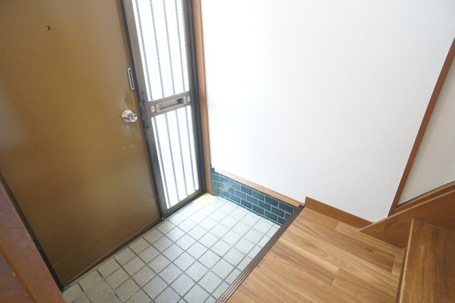 安倉中2丁目連棟の玄関