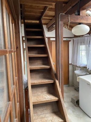  | 氷上町沼中古戸建480万円 | 1Fフリ－スペ－スから2F階段