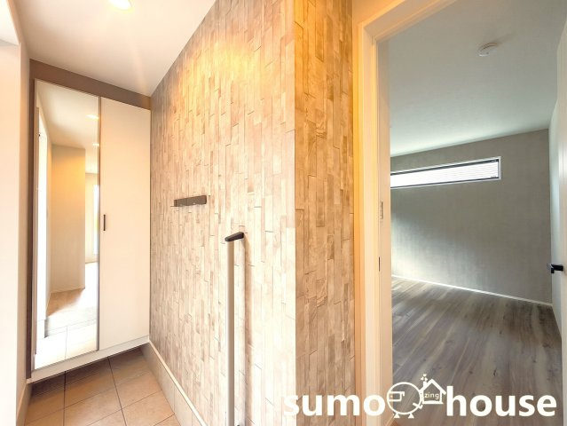 新築デザイナーズ分譲住宅限定1棟　開放的なシーリングファンのある家　～東有馬2丁目～の玄関|ゆったりとした玄関です