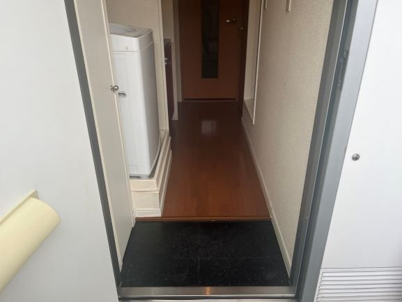 レオパレスル・コントワールⅡの玄関|収納もある玄関です