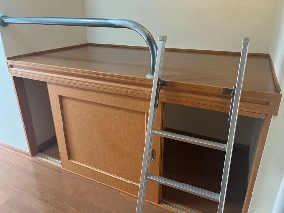 レオパレスル・コントワールⅡの収納|落ち着いた色調の寝室です