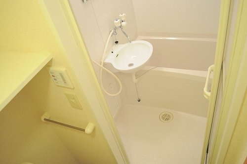 レオパレス浜御影の浴室|日々の暮らしに欠かせないお風呂です