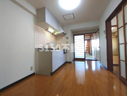 メゾンαの居間・リビング