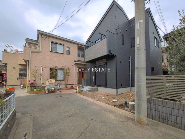 越谷市宮本町3丁目 新築分譲住宅の前面道路含む現地写真