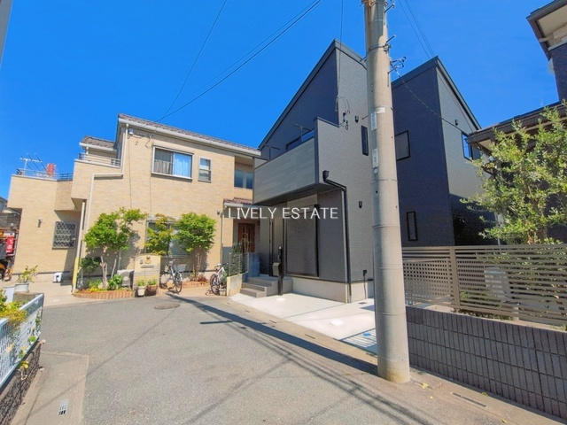 越谷市宮本町3丁目 新築分譲住宅の前面道路含む現地写真