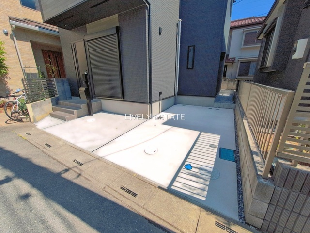 越谷市宮本町3丁目 新築分譲住宅の駐車場
