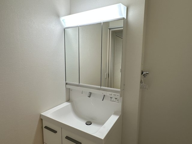 神戸市西区桜が丘西町３丁目新築戸建の独立洗面台