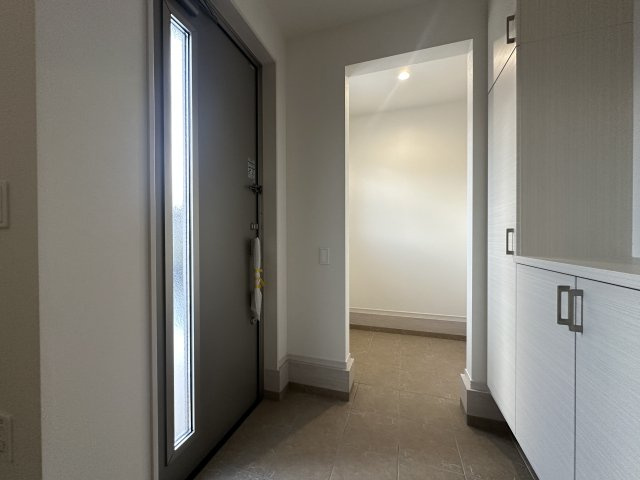 神戸市西区桜が丘西町３丁目新築戸建の玄関