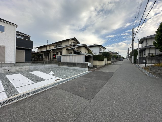 神戸市西区桜が丘西町３丁目新築戸建の前面道路含む現地写真