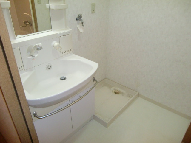 ラシュレ・ウエスト六甲の洗面所|室内洗濯パン