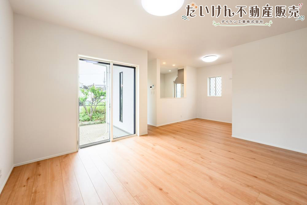 加古川市平荘町山角　新築一戸建ての居間・リビング