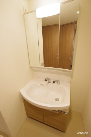 プレサンス心斎橋ニスト　仲介手数料無料の洗面所