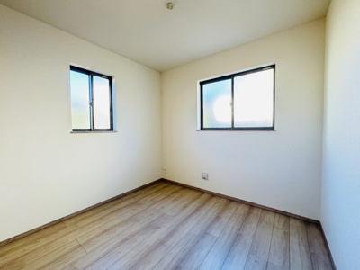 【洋室】 | 松戸市小金原７丁目新築戸建【栗ヶ沢小学校：4分】 | 1F4.5帖洋室