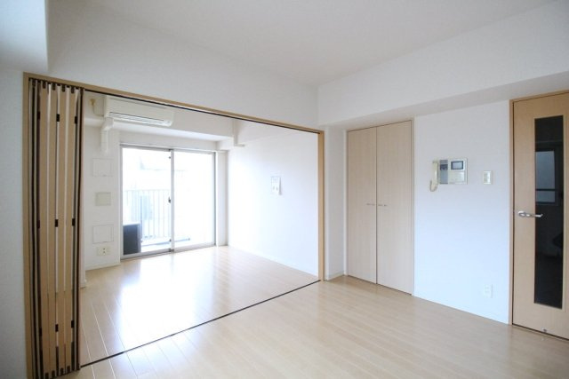 クローバーコート黒門町の洋室