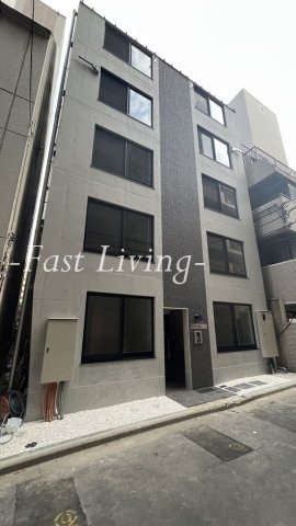 CREAL新富町のエントランス