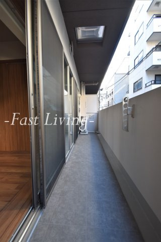 コスモグラシア内神田のバルコニー