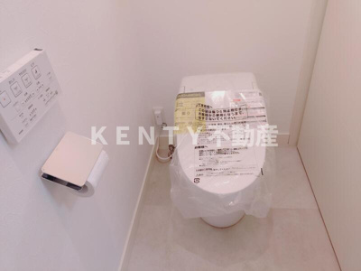 【トイレ】 | 上大崎2丁目テラスハウス | 落ち着いた色調のトイレです