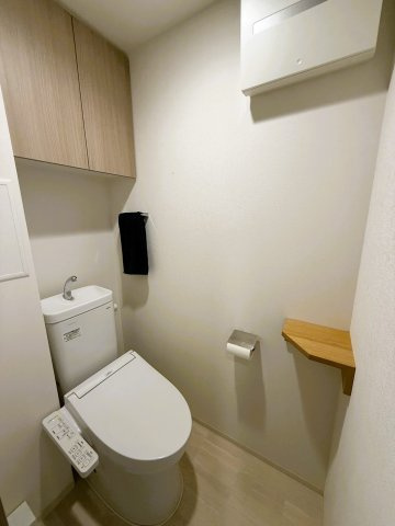 ローレルスクエア長岡京ザ・マークスサウスコートのトイレ|シンプルで使いやすそうなトイレです。