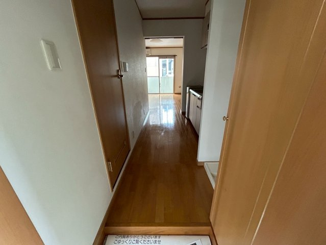 ジョイ・ジュネス 1B号室の玄関