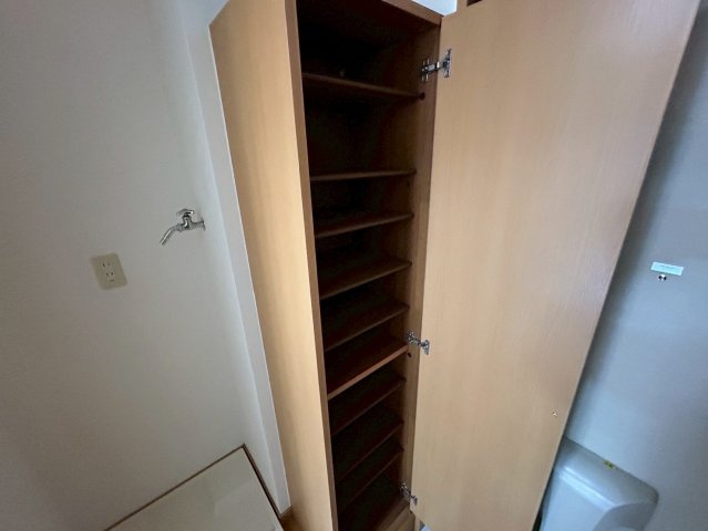 ジョイ・ジュネス 1B号室の収納