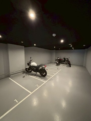 S-RESIDENCE堺筋本町Deuxの駐車場