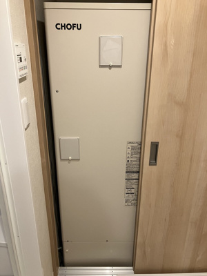 【発電・温水設備】 | アプロード宮丘公園 | 電気温水器はドアで目隠ししてます♪