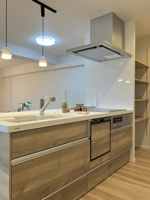 【キッチン】 | アプロード宮丘公園 | 食器洗い乾燥機付き人大天板カウンタートップキッチンは、お手入れもラクラク♪