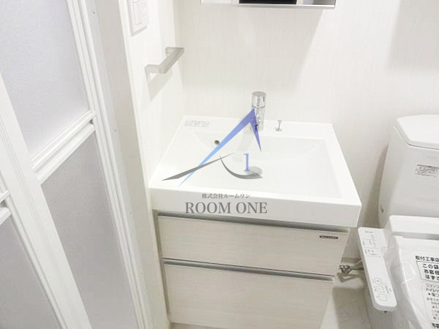 ＬＵＭＥＥＤ横浜阪東橋の洗面所|独立洗面台です。