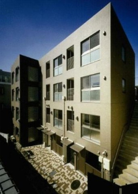 【外観】 | レガリア東中野レジデンスWEST | 鉄筋コンクリート造のがっちりとした建物。