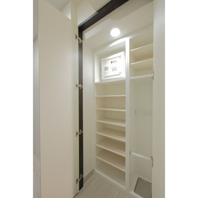 【玄関】 | ブランシエスタ泉