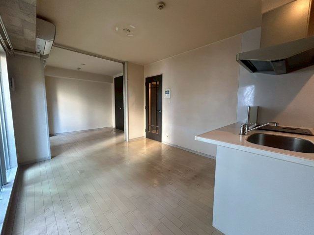 インボイス難波南レジデンスの居間・リビング