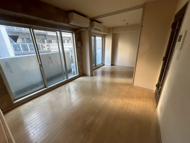 インボイス難波南レジデンスの居間・リビング