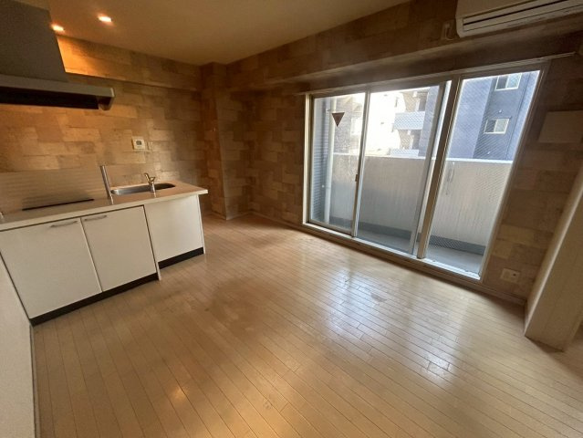 インボイス難波南レジデンスの居間・リビング