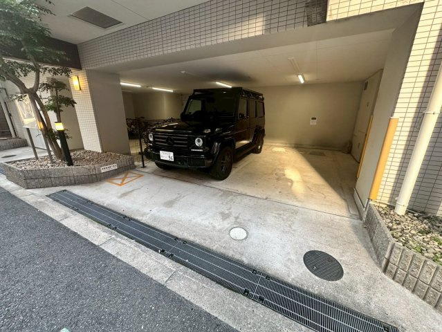 インボイス難波南レジデンスの駐車場