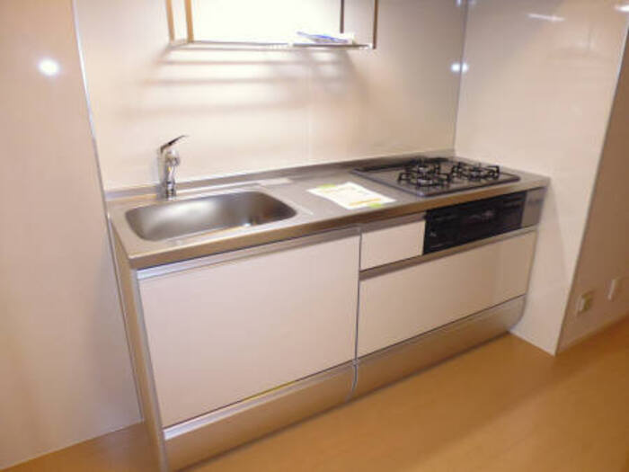 セイリンのキッチン|3口コンロ・グリル付のシステムキッチンです♪