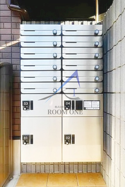 アル・ソーレ亀有のその他共用部分|集合ポストと宅配ボックスです。