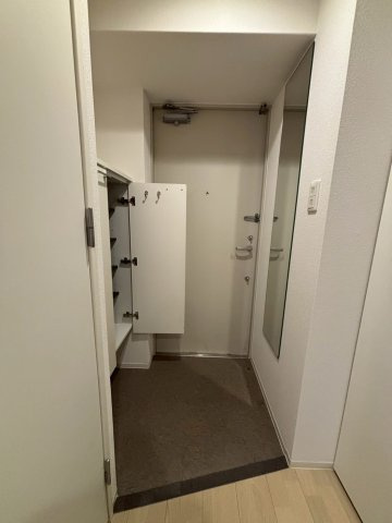 セレニテ心斎橋グランデの玄関