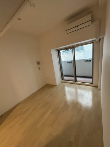 セレニテ心斎橋グランデの洋室