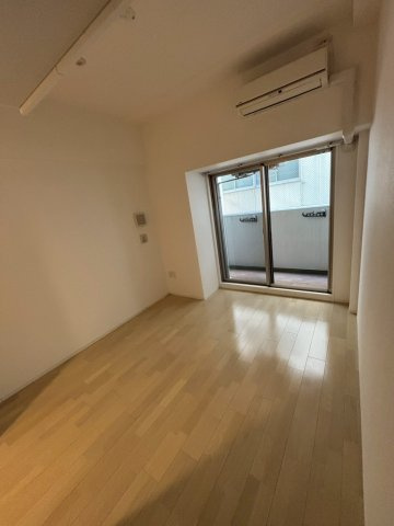 セレニテ心斎橋グランデの洋室