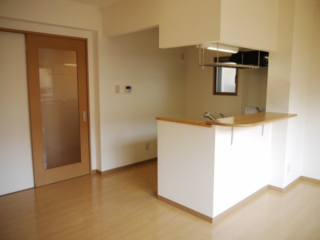 駅前パレスの居間・リビング