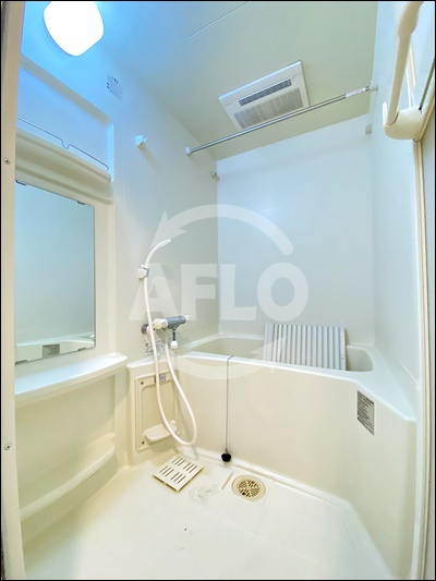 クラウンハイム北心斎橋フラワーコートの浴室|クラウンハイム北心斎橋フラワーコート　清潔感のあるお風呂