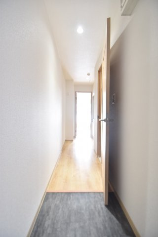 大阪市城東区成育４丁目の賃貸マンションの玄関