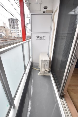 大阪市城東区成育４丁目の賃貸マンションのバルコニー