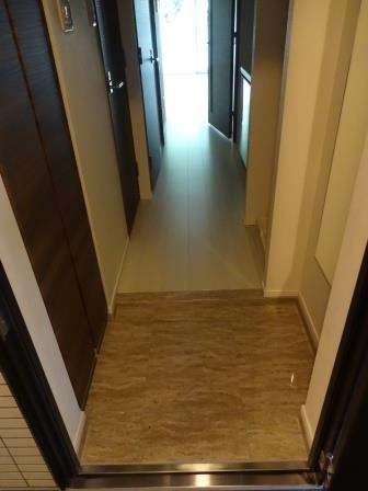 スカイコート中野沼袋の玄関