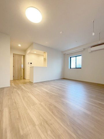 「防音マンション」プラネソシエプラス桜台の洋室|ゆったり過ごせる居間です