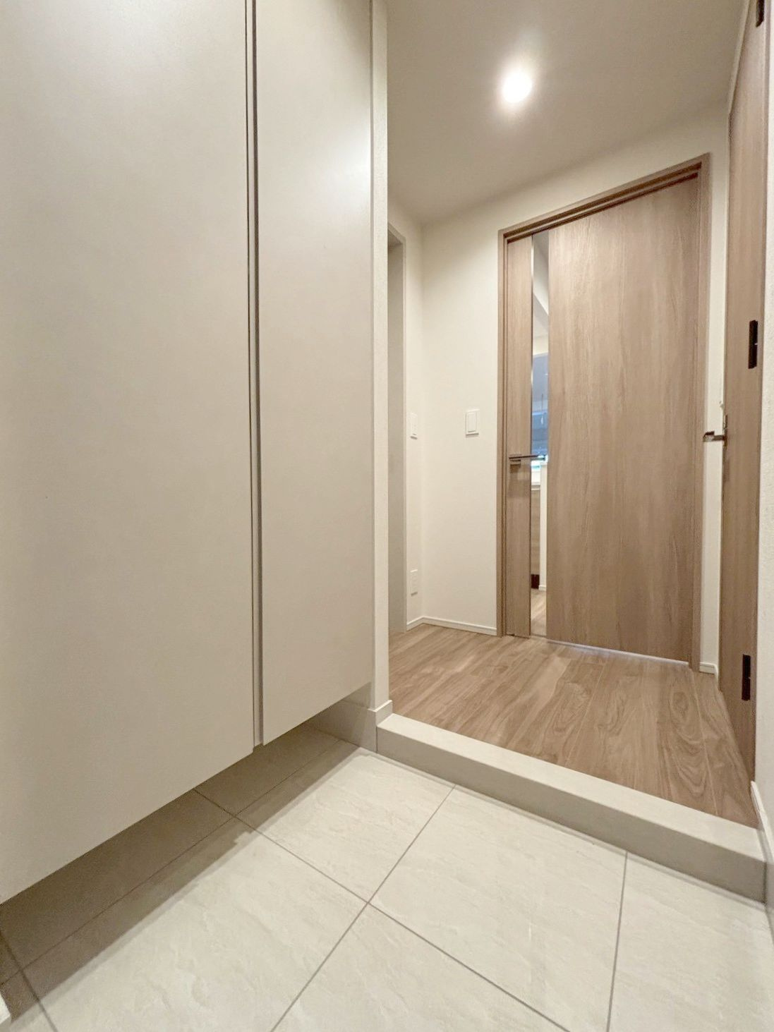 「防音マンション」プラネソシエプラス桜台のエントランス|明るい玄関です